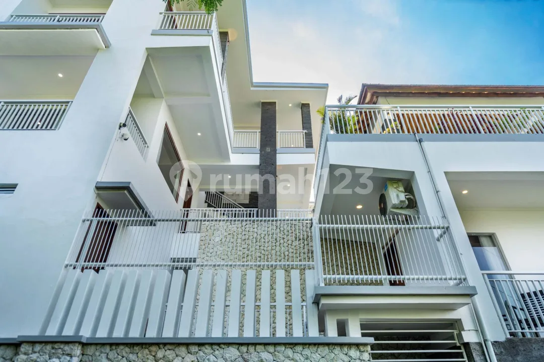 Villa Lantai 3 Dekat Gwk dan Pemandangan Laut Ada Kolam Renang Pribadi Full Furnished di Jimbaran - Image 2 of 4