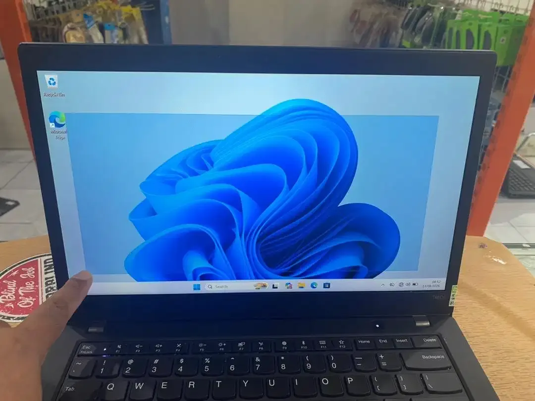 Lenovo ThinkPad T480S Core i7Gen8 Ram 8GB SSD 256GB Touchscren Mulus - Image 2 of 10