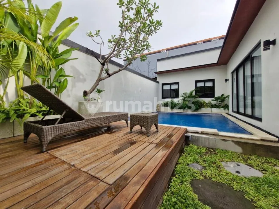 For Sale Villa With Spacious Garden In Kerobokan - Image 2 of 4