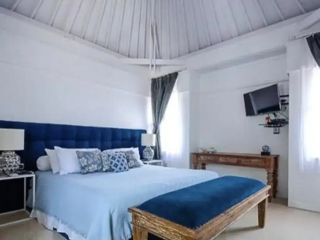 Dijual Villa Tua Cocok Tempat Usaha Jalan Utama Kerobokan Bali - Image 1 of 6