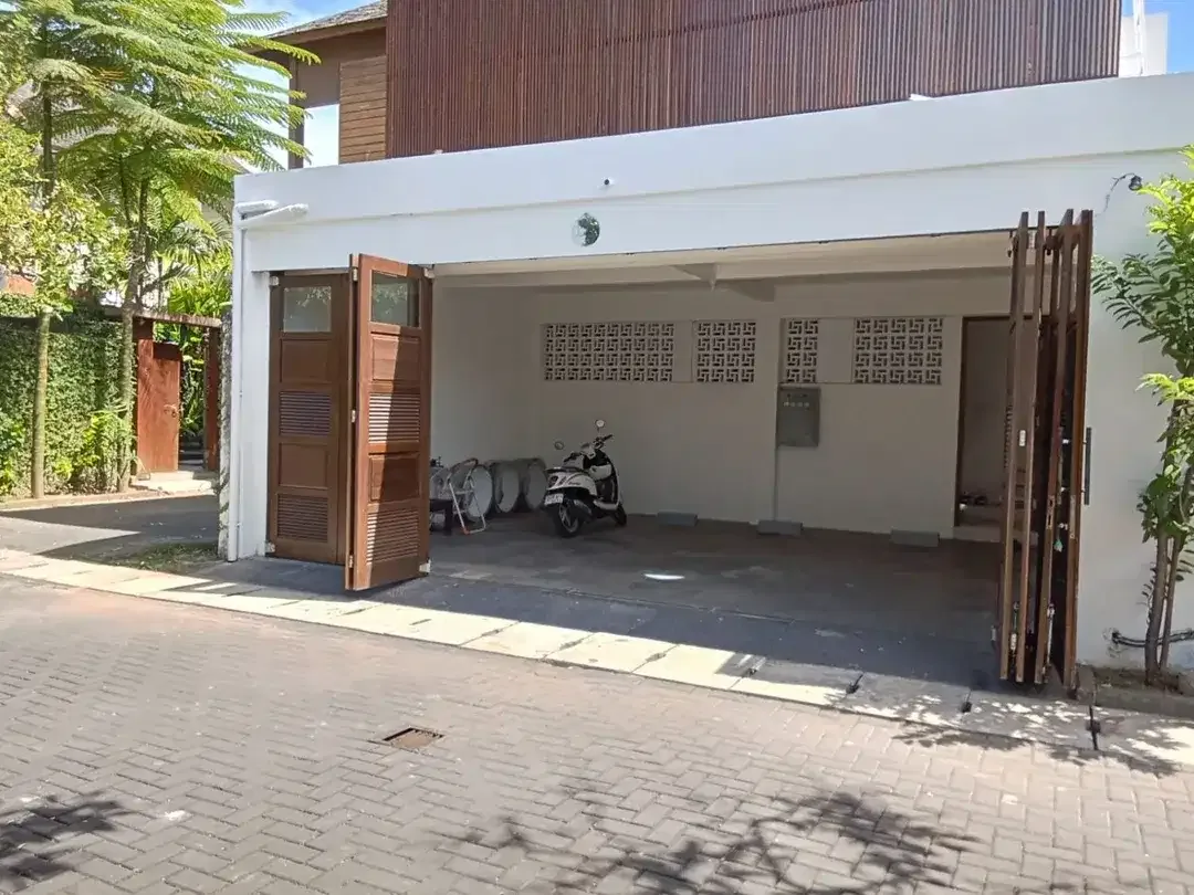 FREEHOLD MODERN PRIVATE VILLA IN SANUR (JL. TANJUNG) FOR SALE!!! - Image 8 of 8