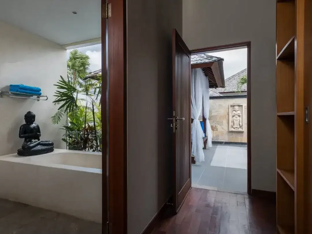 Freehold - Exquisite Tropical Retreat 2-Bedroom Villa in Prime Canggu Location - Image 4 of 10