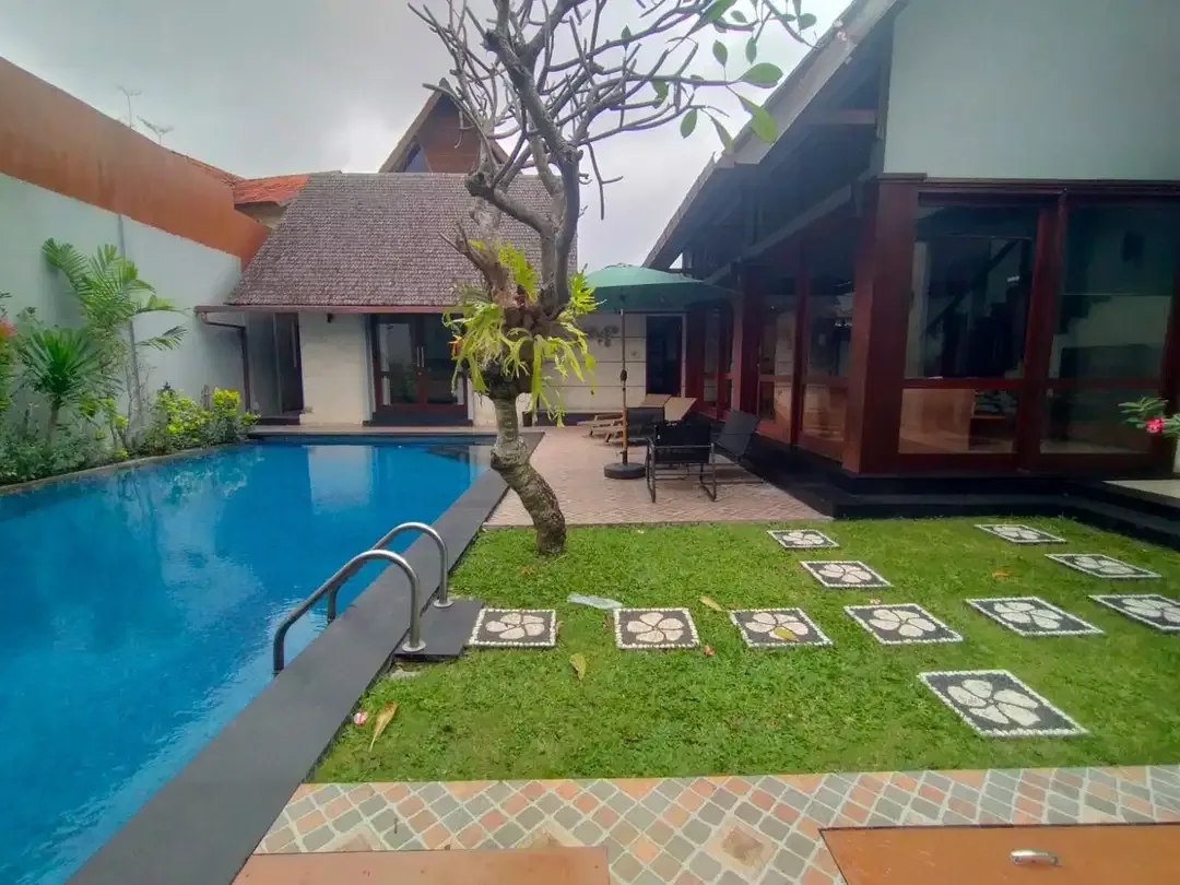 Dijual / Disewakan – Vila Mewah 3 Kamar Tidur di Umalas, Kerobokan - Image 1 of 10