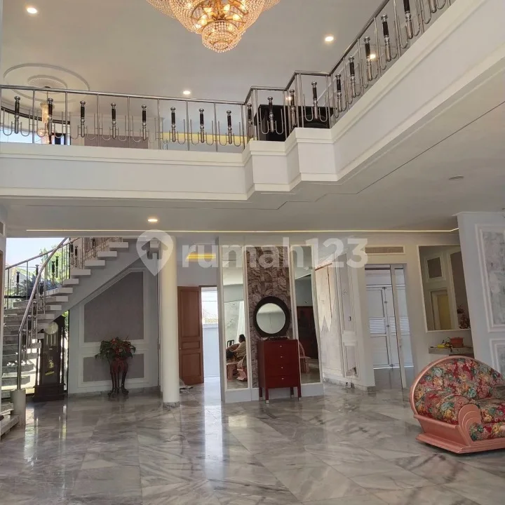 Rumah Mewah Full Marmer Design Classic American Siap Huni Denpasar Bali Lokasi Bebas Banjir| bisa Perluasan Kavling Sebelah - Image 1 of 4