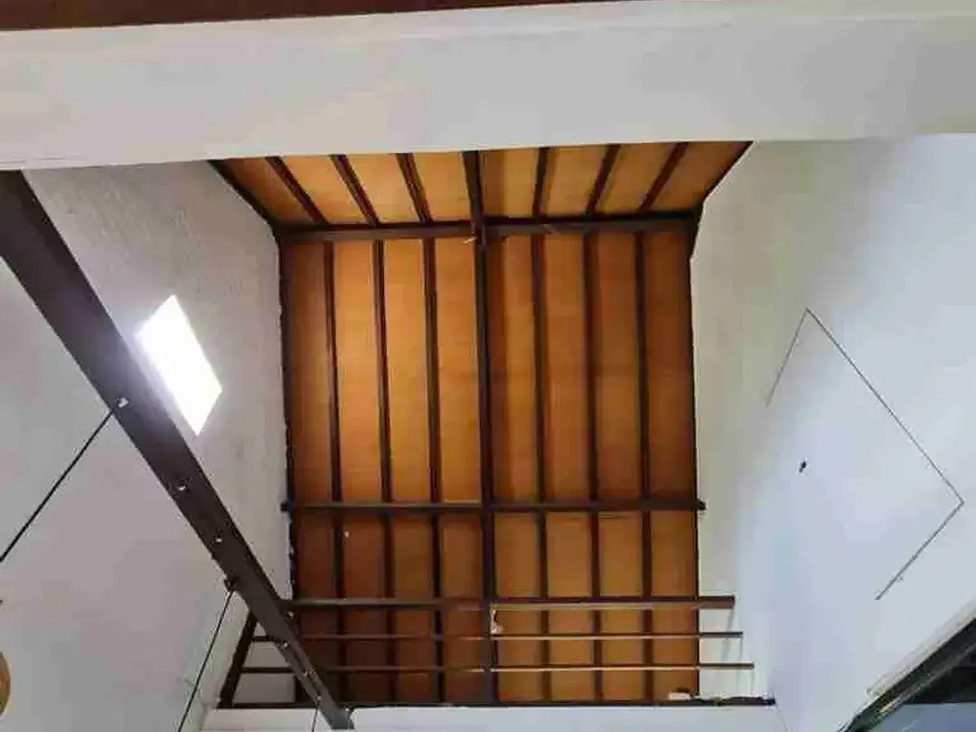 Rumah 2 Lantai 3 Kamar di Kawasan Villa Kerobokan Badung - Image 6 of 9