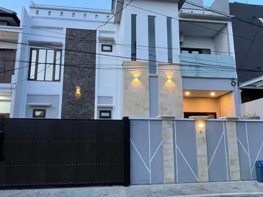 RUMAH STRATEGIS DI CIUNG WANARA RENON DENPASAR, BALI - Image 1 of 10