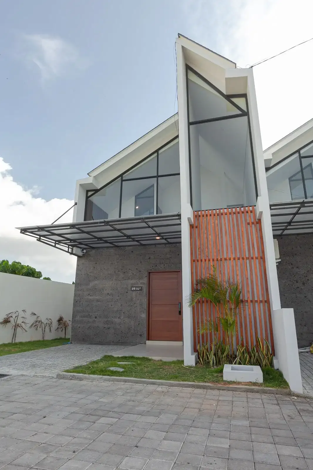 HUNIAN READY FURNISHED 2LT LOKASI STARTEGIS SEMINYAK BALI - Image 9 of 9