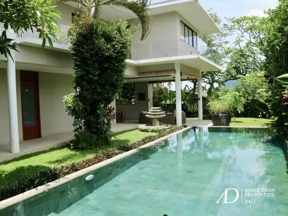 FREEHOLD MODERN DESIGN VILLA IN TUMBAK BAYUH CANGGU - Image 1 of 10