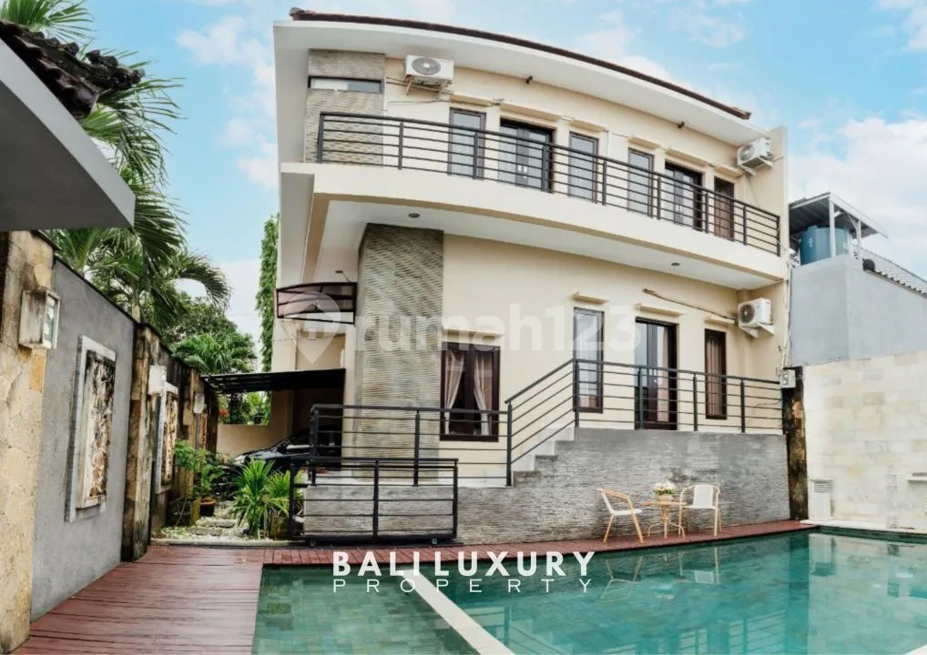 Vila Hak Milik Renovasi Baru Dekat Ayana & Raffles Jimbaran - Lokasi Prime - Image 1 of 4