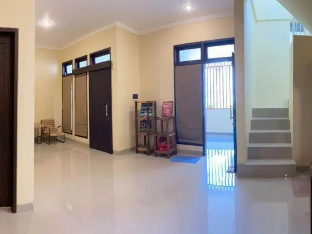 Dijual Rumah Lantai 2‼Berlokasi di Taman Jimbaran - Image 6 of 9