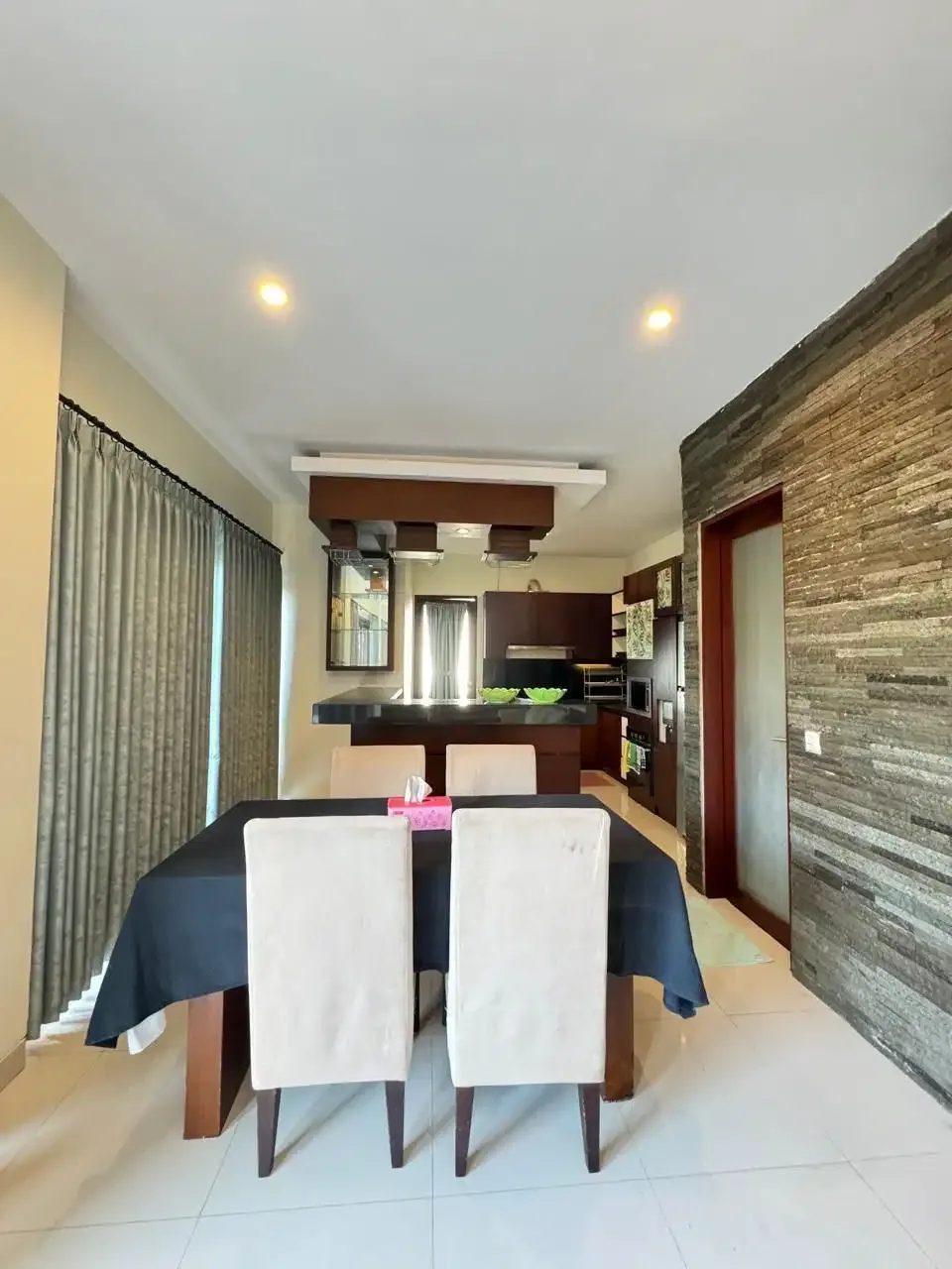 Villa 5 bedroom dekat pantai Ketewel Gianyar Bali - Image 7 of 10