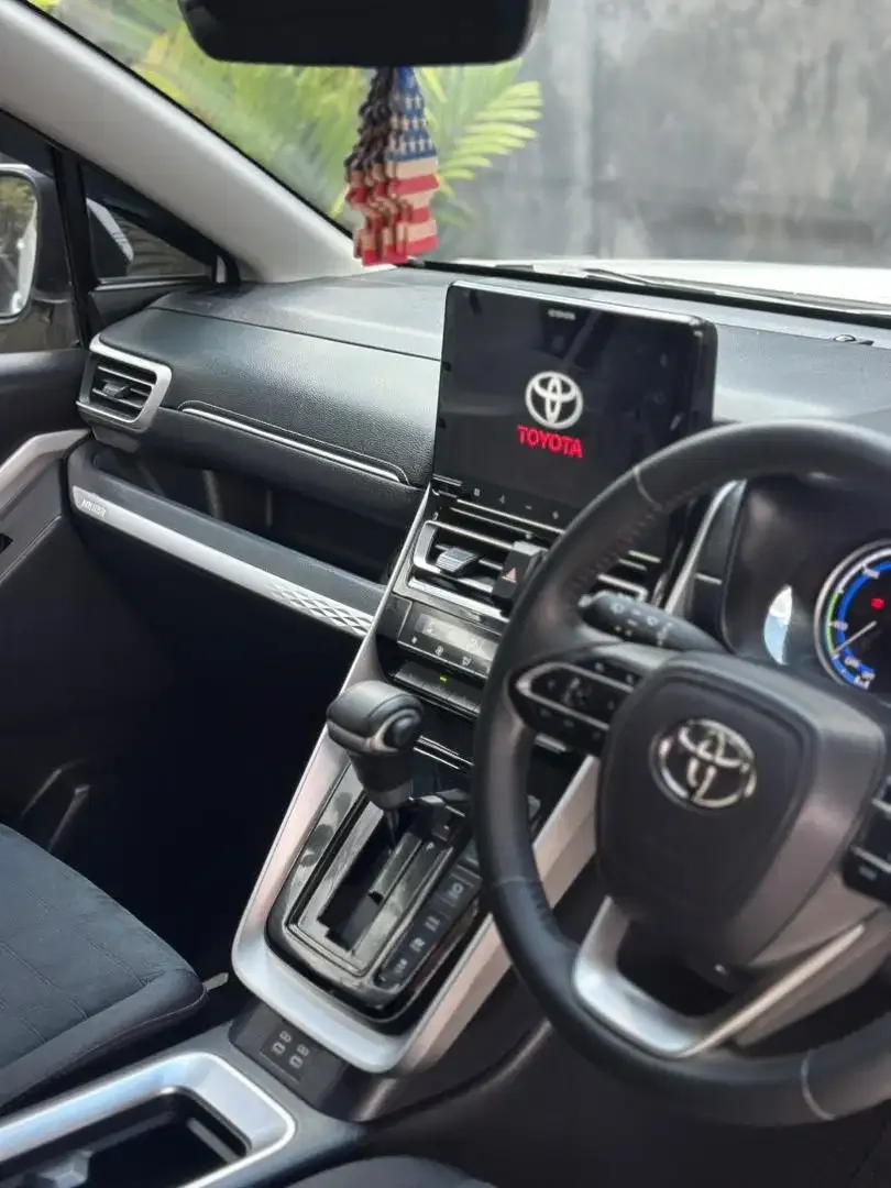 INNOVA ZENIX V HYBRID 2025 MODELISTA ASLI BALI LOW KM - Image 6 of 10