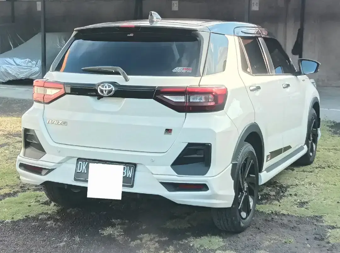 Raize 2022 GR Sport Two Tone Matic - Image 4 of 8