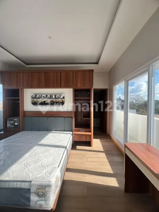 Disewakan - Hunian Modern dengan Rooftop View di Kawasan Nusa Dua, Fully Furnished, Dekat dengan Politeknik Pariwisata Bali - Image 3 of 4