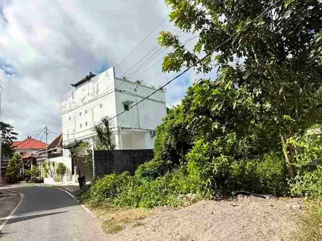 Jual Tanah Luas 200m2/2are Lokasi Jl Ratna Ungasan Zona Kuning area Villa komersil.t - Image 1 of 9