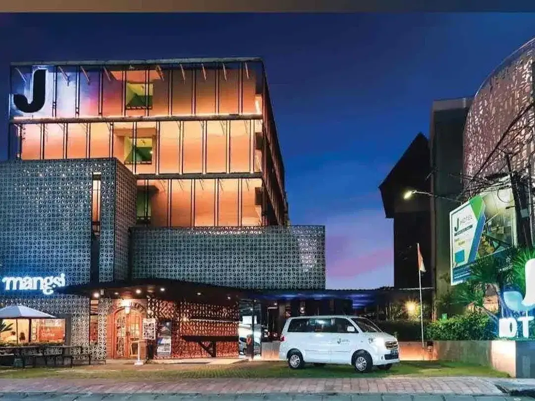 Dijual Hotel Bintang 3 modern  di Jl Raya Kuta - Image 4 of 9