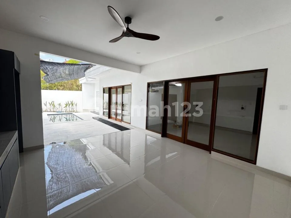 Villa 1 Lantai Siap Huni Non Furnished Lokasi Strategis - Image 3 of 4