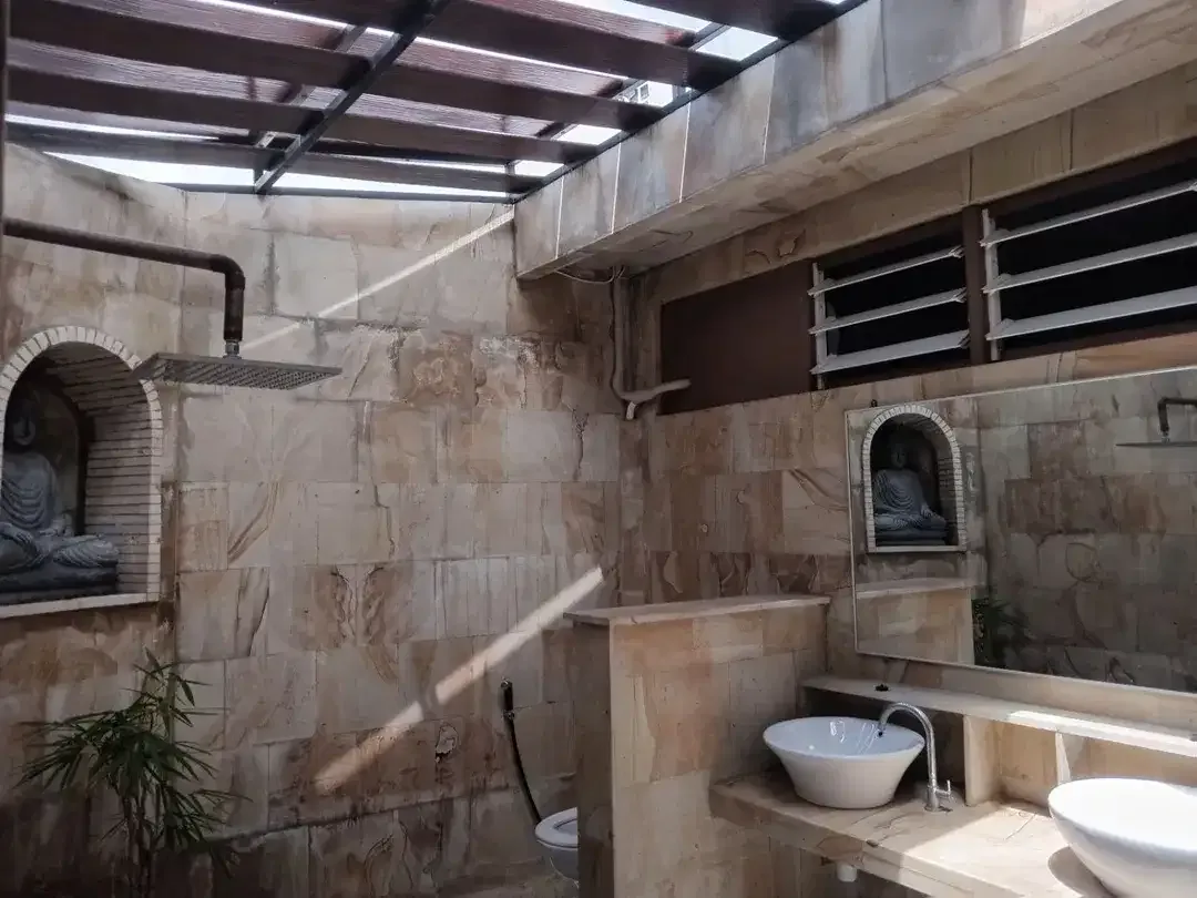UNIQUE SPACIOUS 2 STOREY VILLA IN NUSA DUA - Image 3 of 10