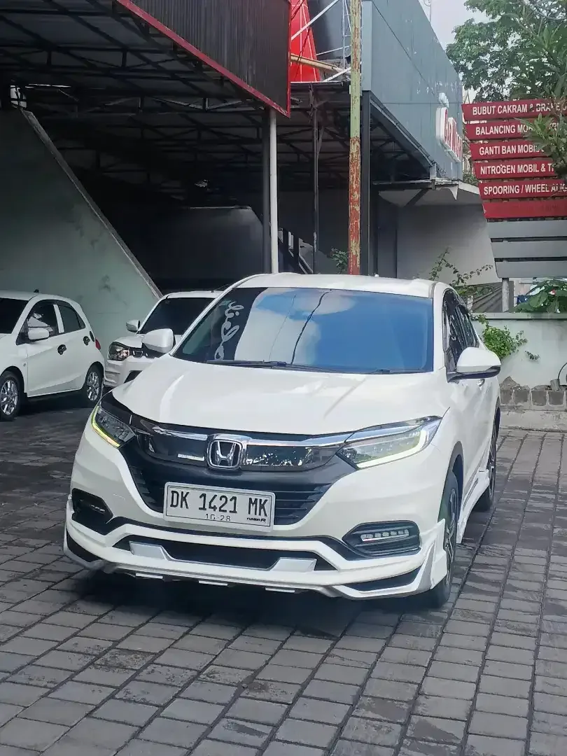 HONDA HR-V SE FACELIFT FULL VARIASI GANTENG ASLI BALI - Image 2 of 10