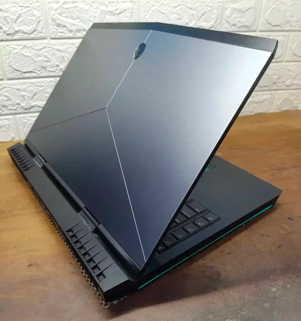 Dell Alienware 17 R4 intel Core i7 Gen-7 (16/512gb) GTX 1070 8gb JOSS - Image 2 of 4