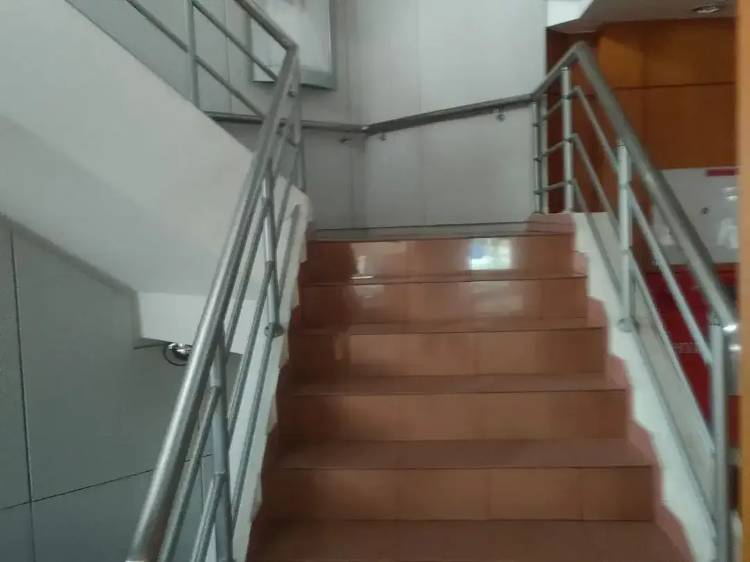 Disewakan Gedung Komersial Premium di Kawasan Teuku Umar – Cocok untuk Kantor, Bank, Klinik & Bisnis Skala Besar - Image 5 of 10