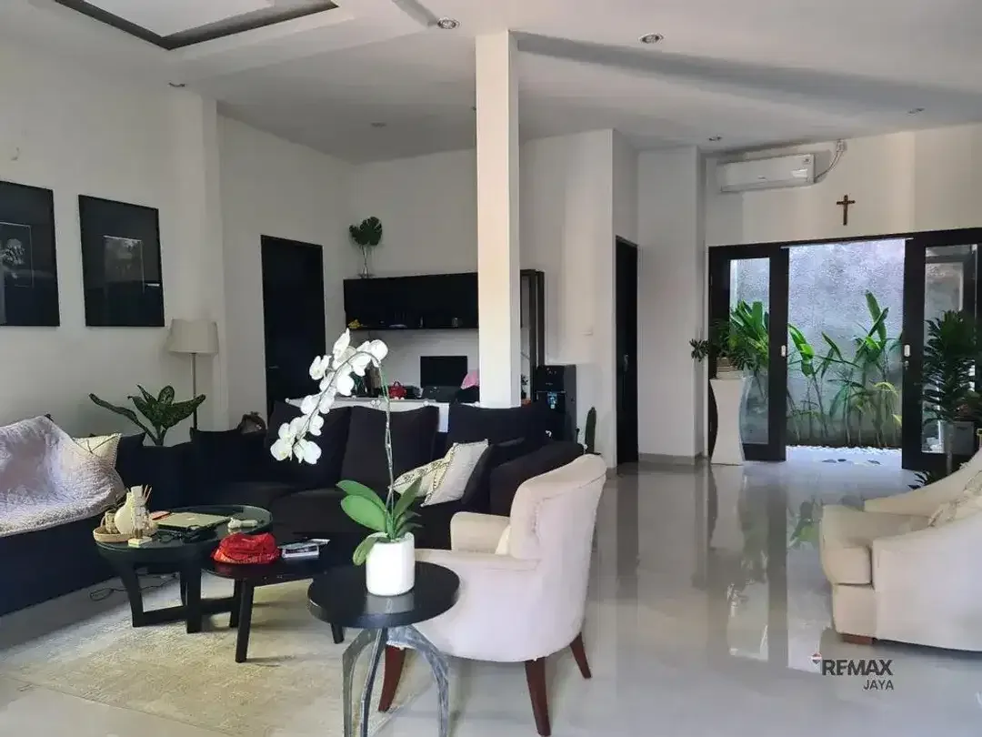 Rumah Hook 4 Kamar Tidur Dijual di Taman Griya Jimbaran Area - Image 4 of 10