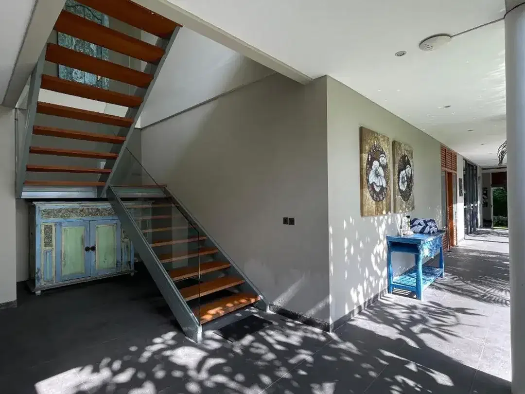 FOR RENT VILLA BIG GARDEN BIG POOL GOOD LOCATION NEAR BEACH DI CANGGU - Image 6 of 10
