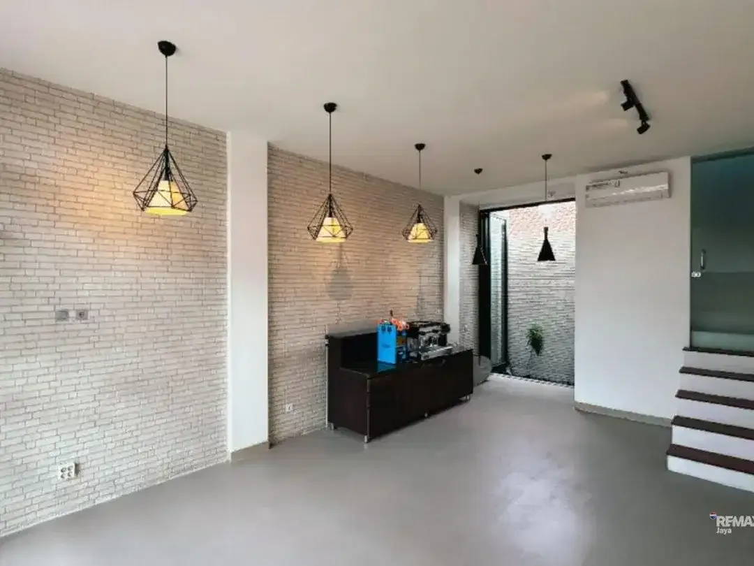 Ruko Lokasi ramai dan strategis, dijual di Renon. - Image 3 of 10