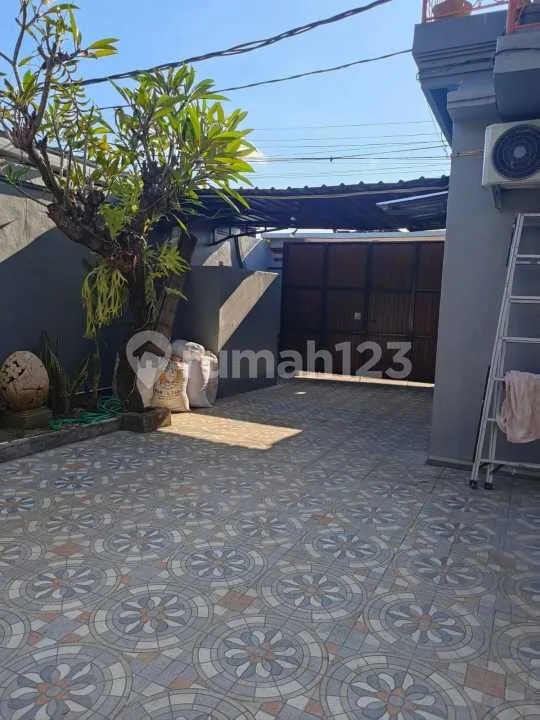 House For Rent 4Br 2 Lantai Fully Furnished Pemogan Denpasar V405 - Image 1 of 3