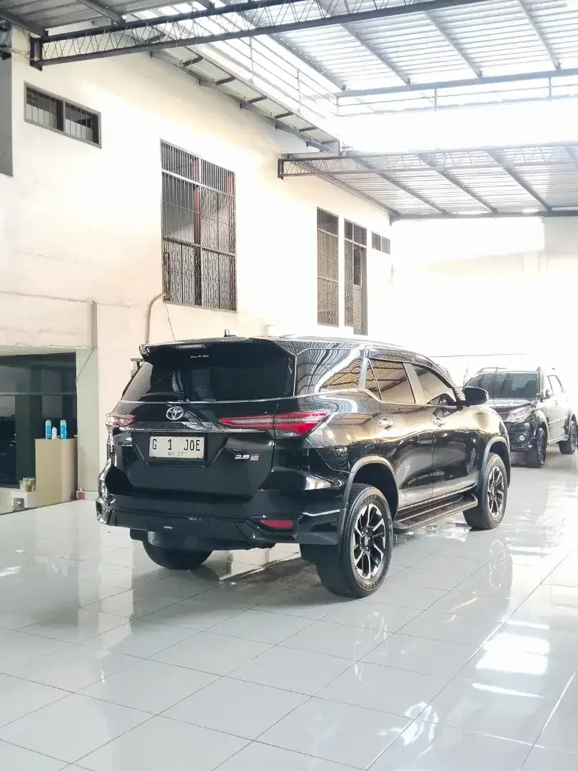 FORTUNER VRZ GR SPORT 2.8 CC TERIMA ATAS NAMA - Image 4 of 9