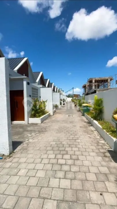 Villa Full Furnished Siap Huni Lokasi Strategis di Seminyak - Image 1 of 4