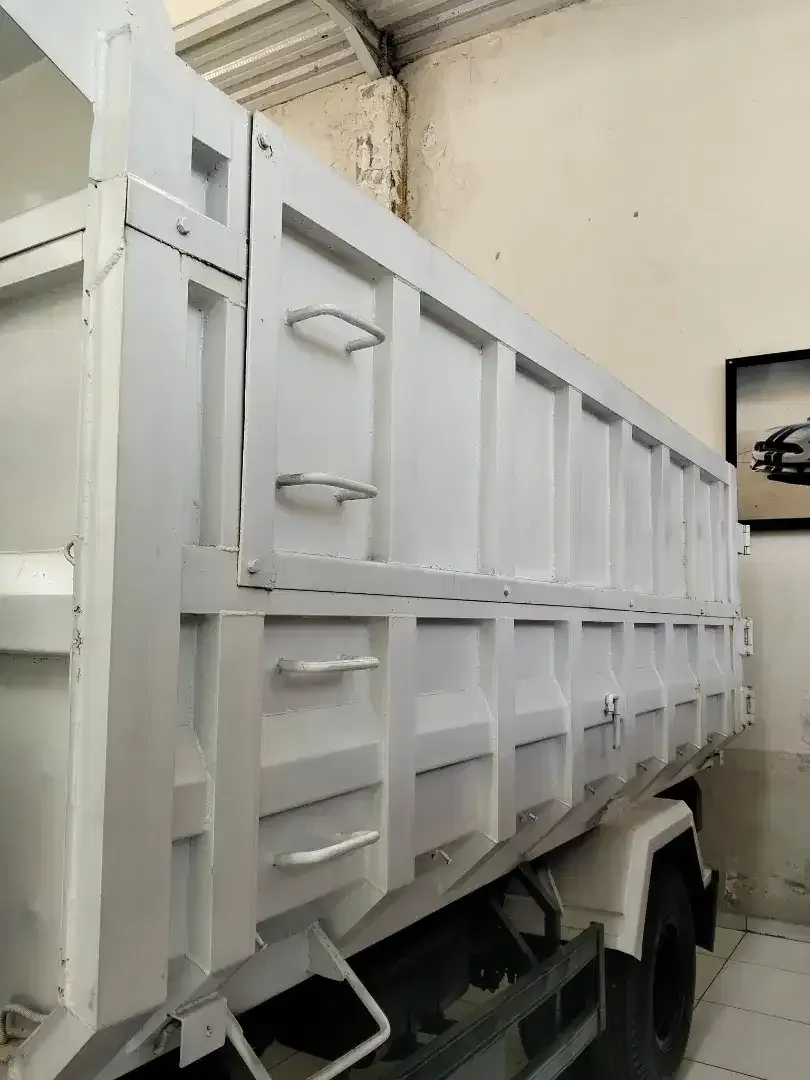 Isuzu Elf giga dump truck 2022 putih - Image 3 of 3