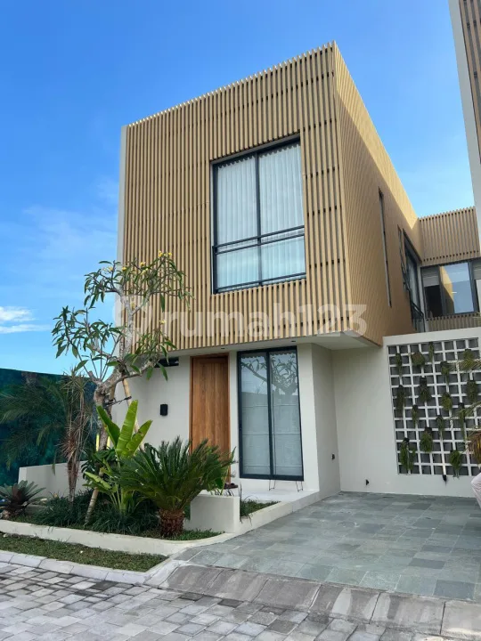 Villa Modern Minimalist Strategis Dekat Pantai - Image 1 of 4