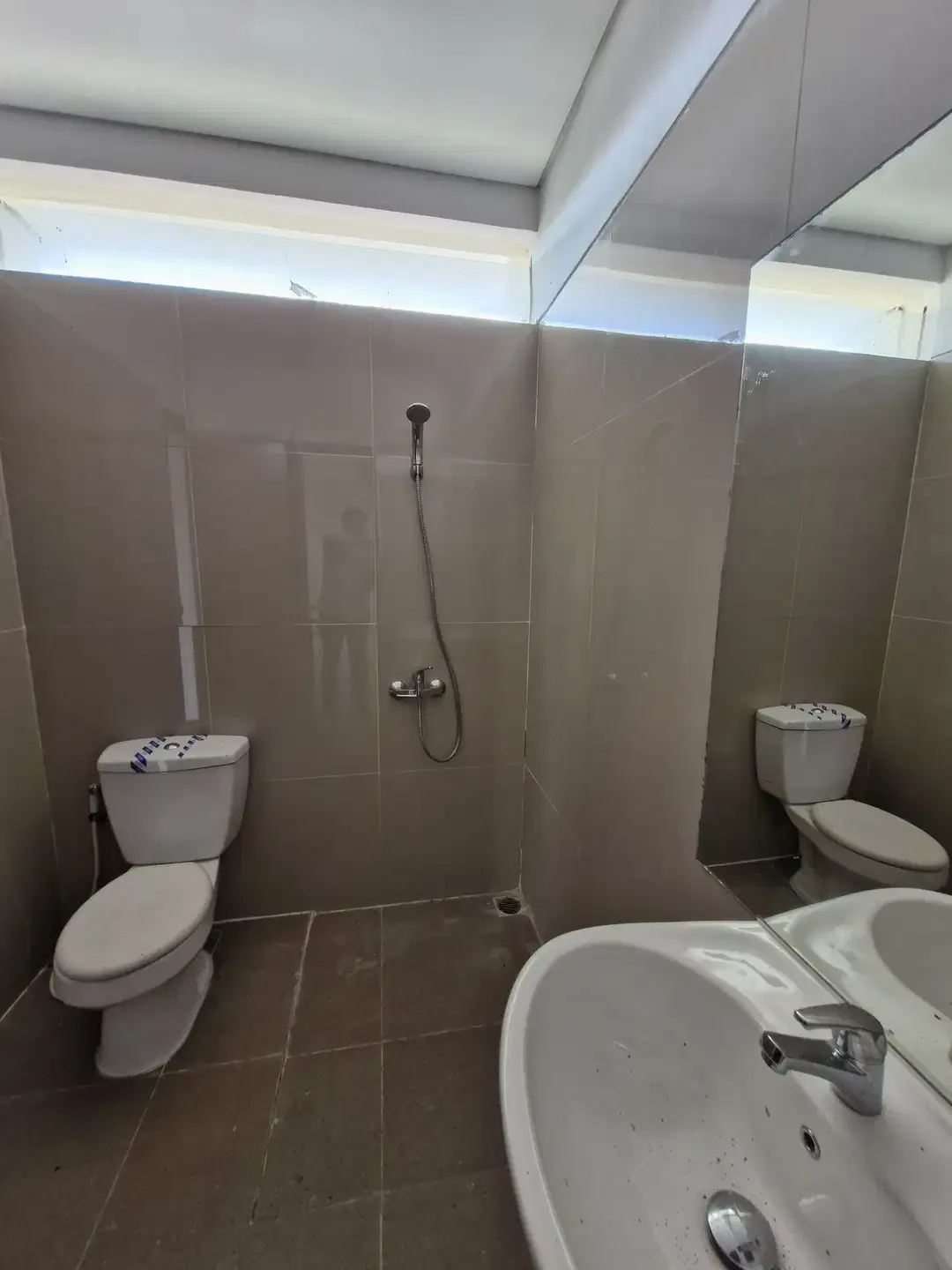 JUAL RUMAH JIMBARAN DALAM KOMPLEKS READY UNIT - Image 7 of 9
