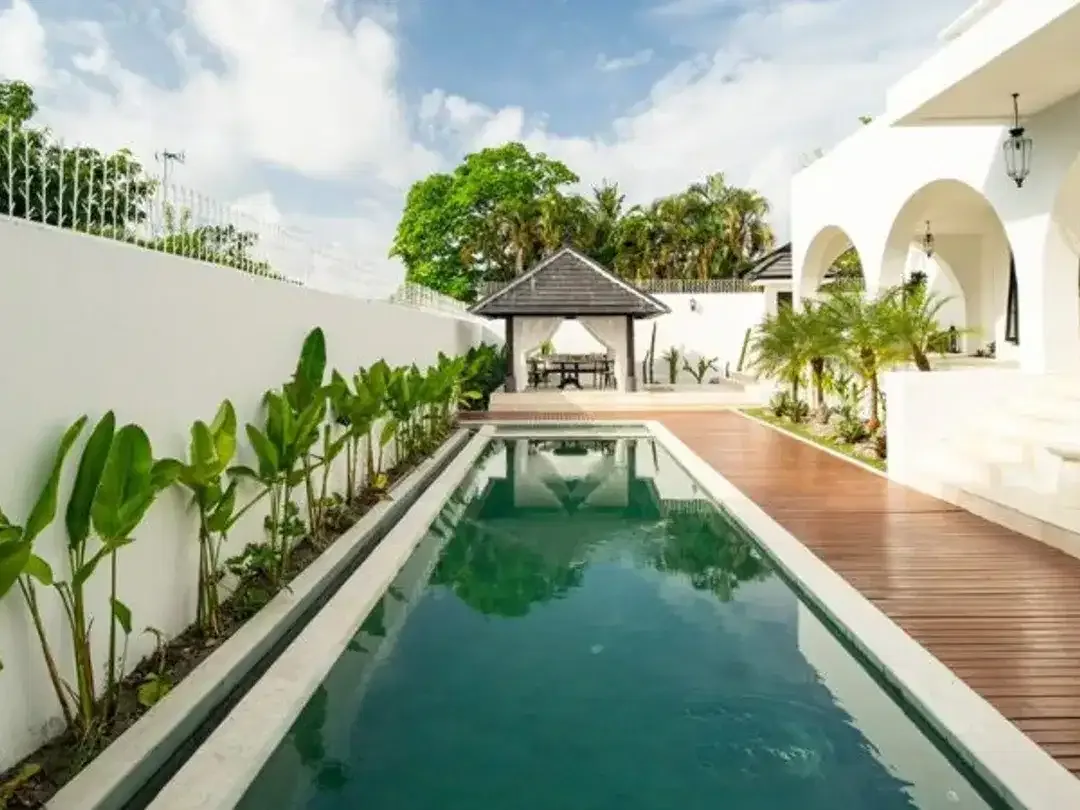 VILLA - LUXURY VILLA DI JL PANTAI BERAWA DEKAT CCS SCHOOL CANGGU BADUNG - Image 2 of 10