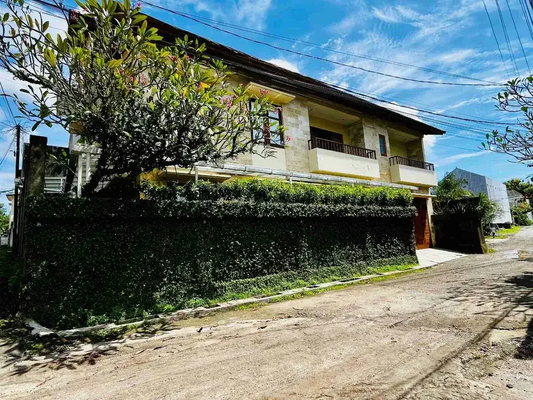 dijual villa 4 bedroom dipurigading jimbaran Badung Bali - Image 1 of 10