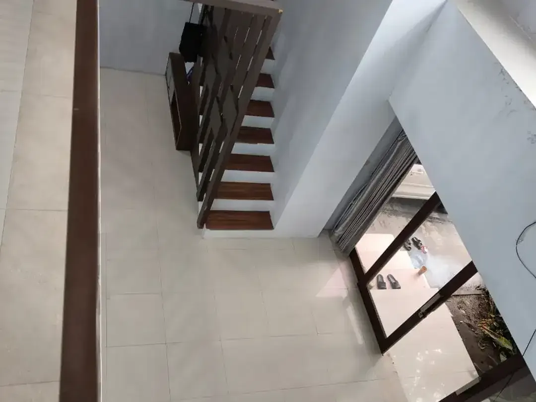 FOR RENT 3BR KAWASAN STARTEGIS SEMI FURNISHED DI PUSAT KOTA RENON - Image 7 of 10