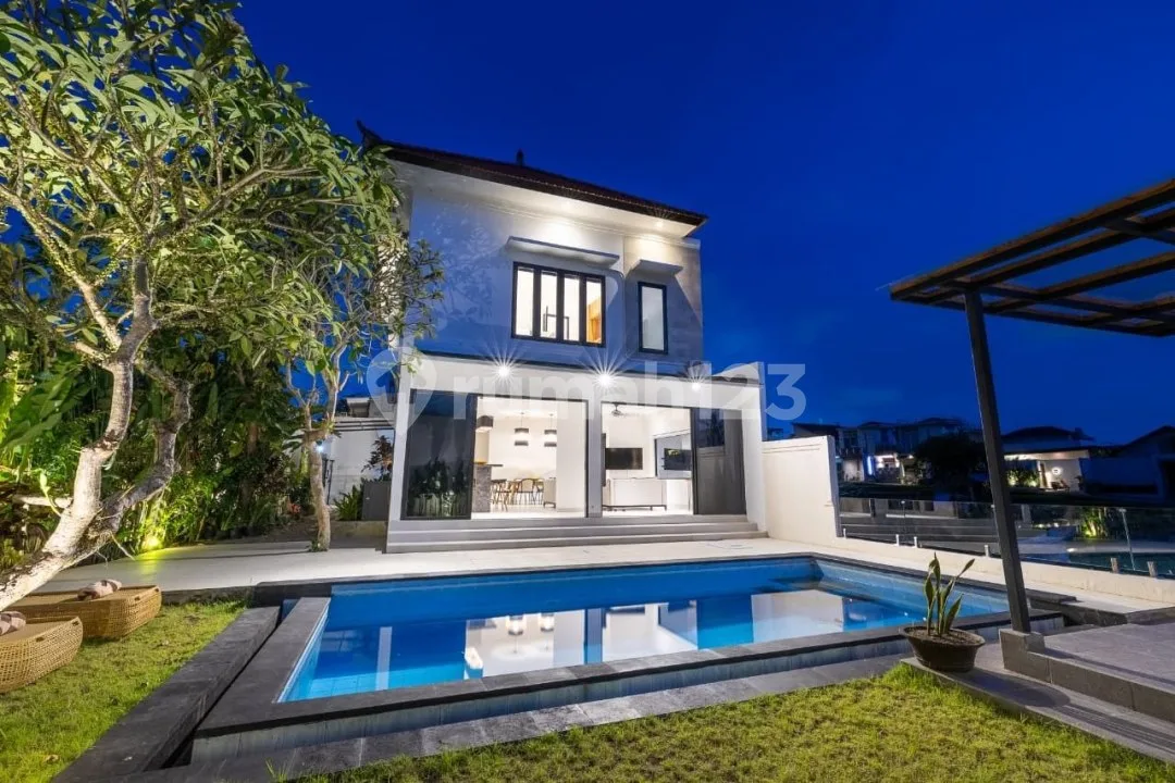 Modern Villa Tumbak Bayuh 3Bedrooms 303M2 Pererenan - Image 2 of 4
