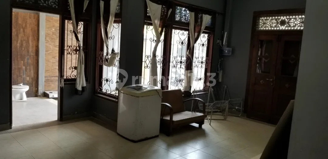 OLD HOUSE GOOD QUALITY ON A SMALL LOT LAND (rare) IN THE HEART OF PETITENGET KUTA - Image 4 of 4