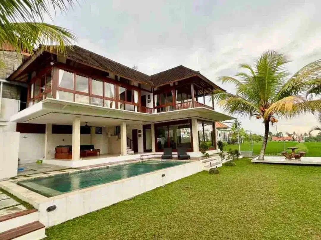 Luxury Villa View Sawah 480m² Dekat Ubud Center - Image 1 of 9