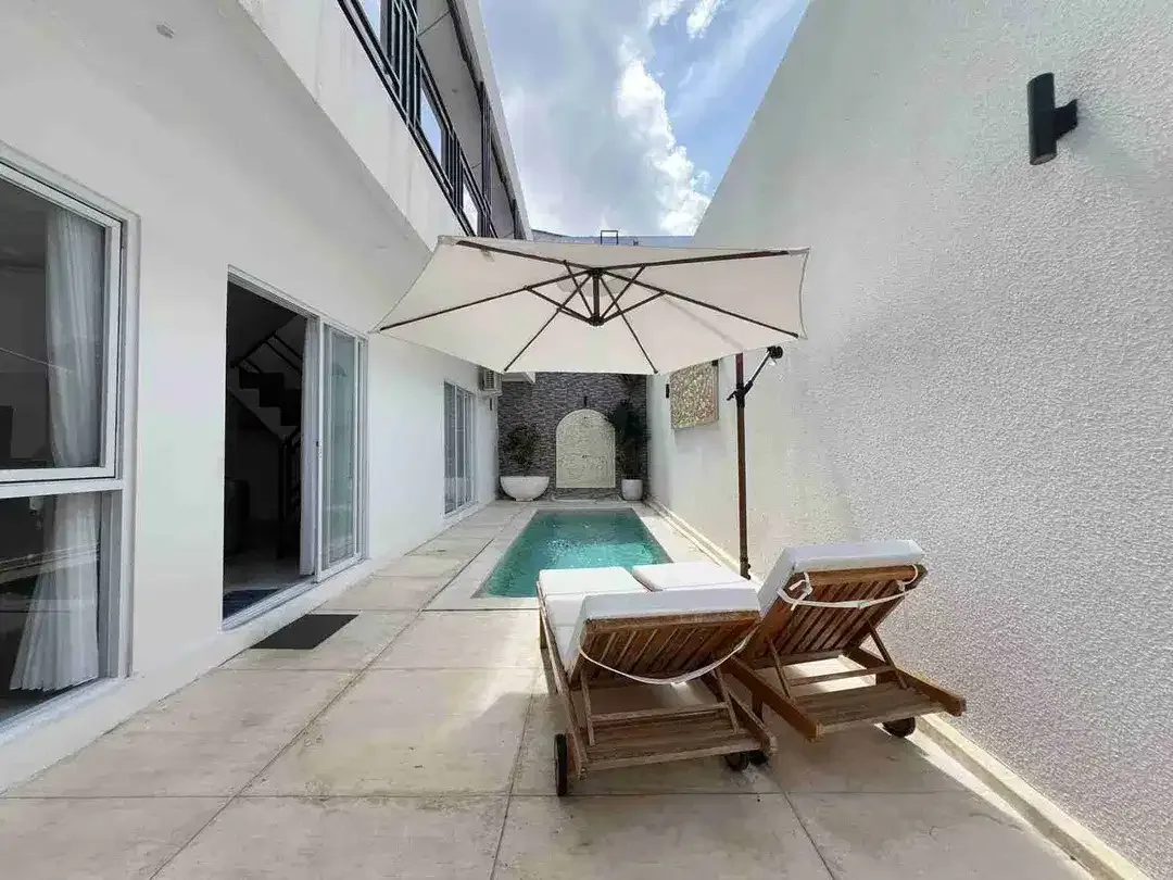 dijual villa lantai 2 lokasi kerobokan canggu - Image 8 of 10