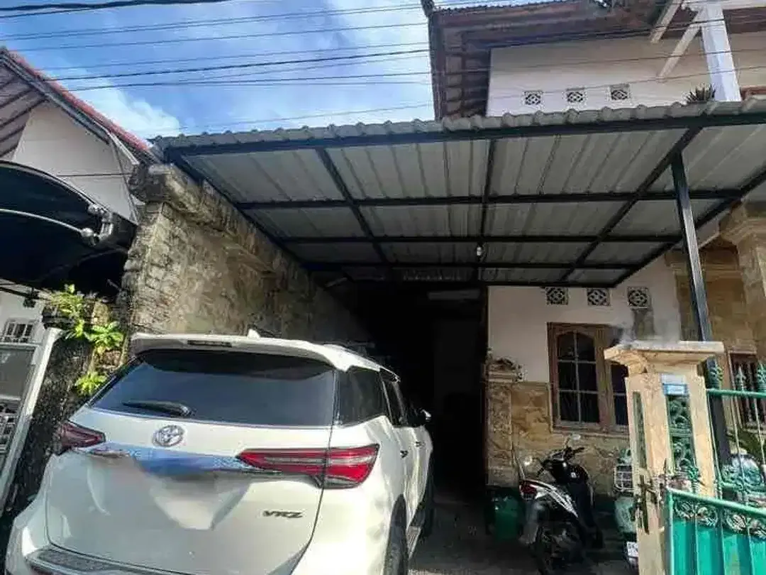 Dijual murah rumah 2 lantai  
Di jln gemitir kesiman kertalangu
Denpasar timur - Image 1 of 8