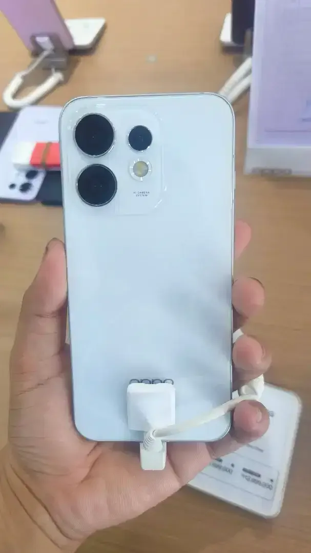 Oppo Reno 16 5G - Image 1 of 1