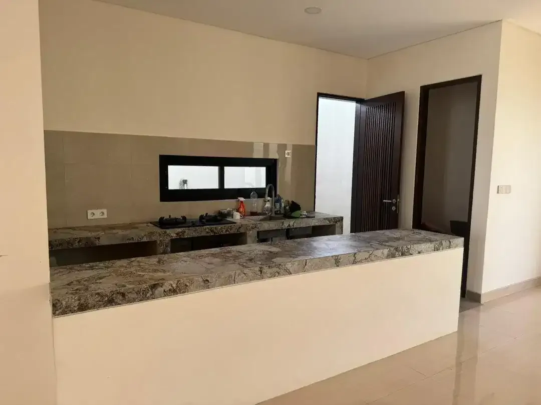 RUMAH SEMI VILLA SANGAT NYAMAN 3BR DEKAT PANTAI LIMA CANGGU BALI - Image 5 of 10