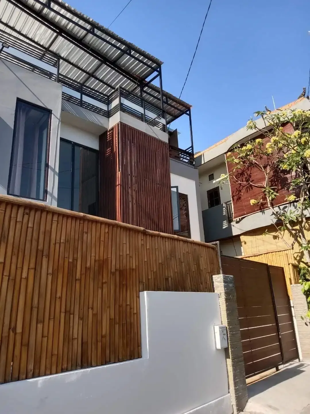 Dijual Villa 3 Lantai Area Gunung Athena - Image 1 of 9