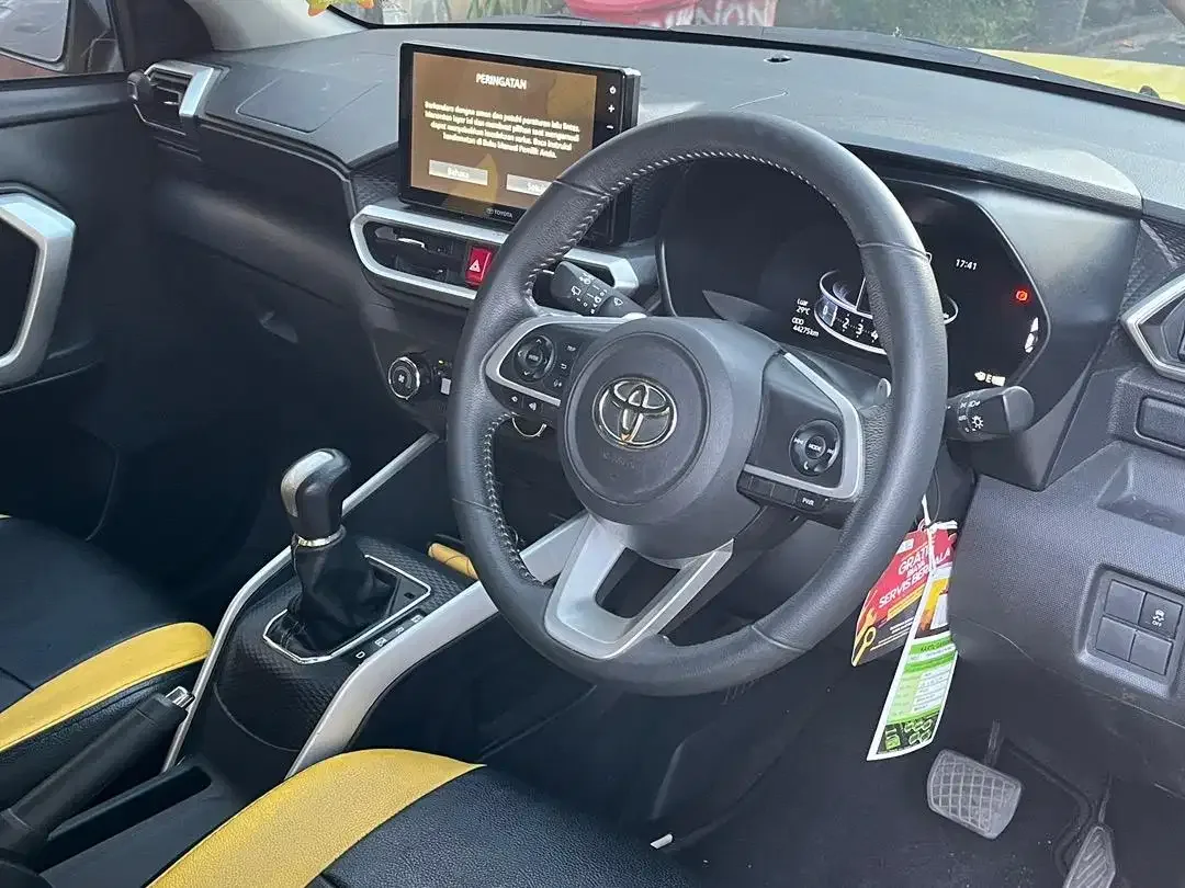 DP 12 JT RAIZE GR 1.0 TURBO ASLI BALI LOW KILOMETER - Image 9 of 10