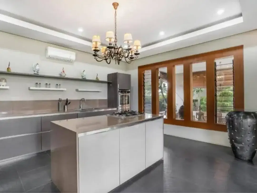 For Rent – Monthly 4 Bedroom Villa – Tumbak Bayuh - Image 10 of 10