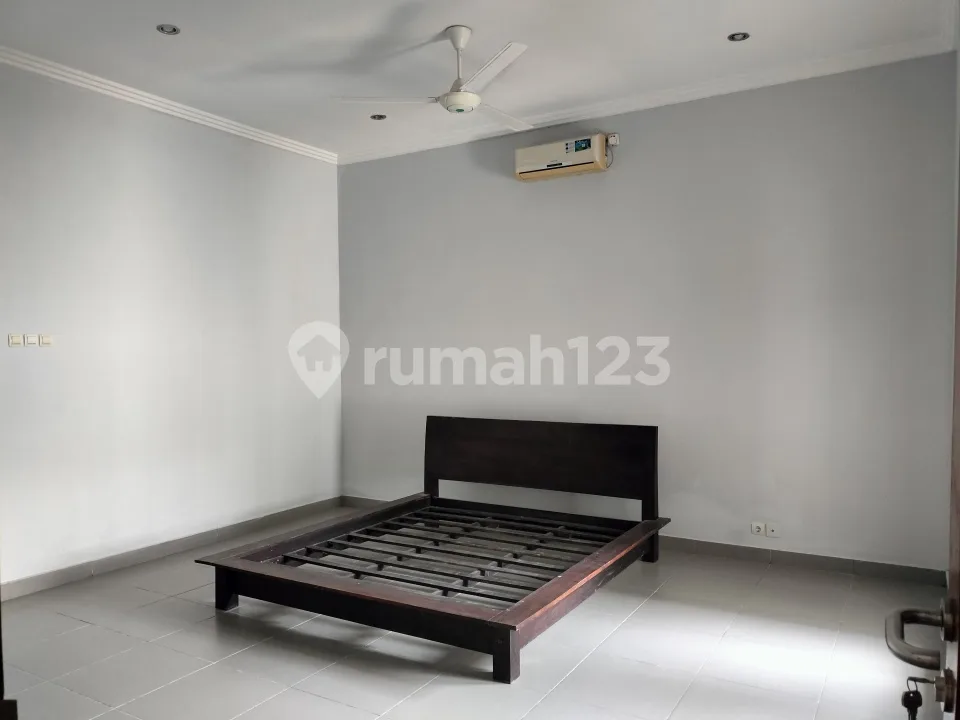 Rumah Keluarga Ada Kolam Renang Dan Halaman Luas di Jimbaran - Image 3 of 4