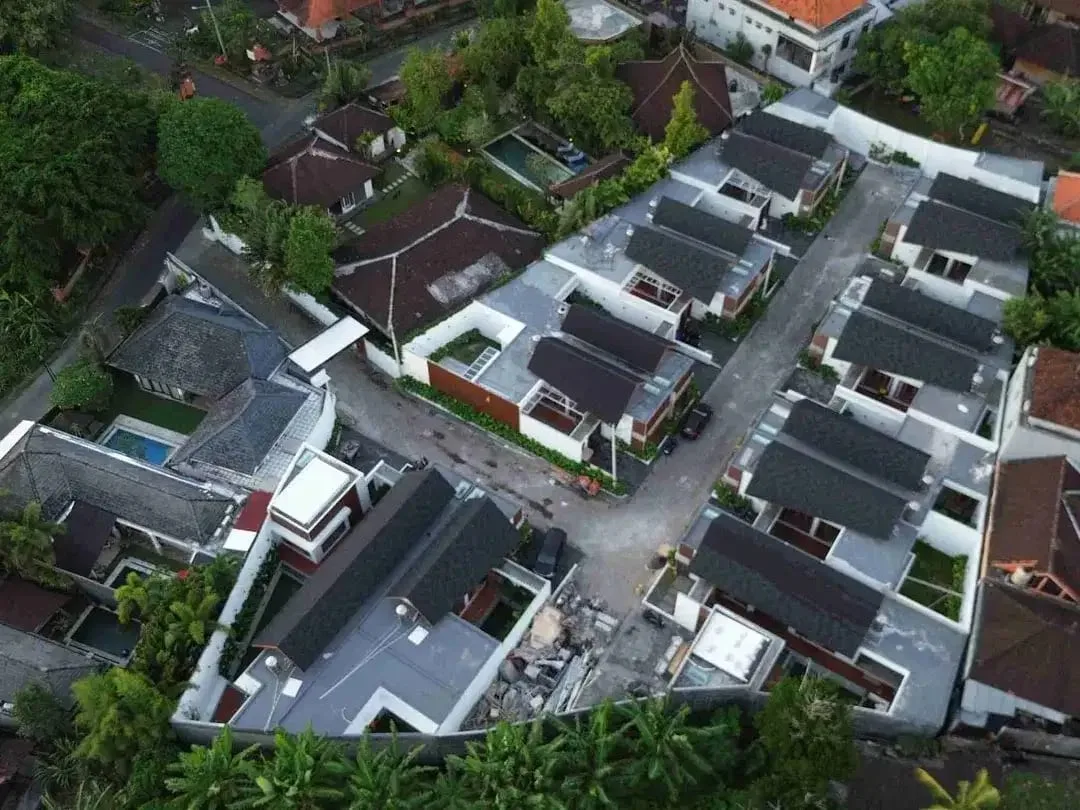 VILLA BARU 3BR SIAP HUNI DI CANGGU (TANAH LUAS 262m2) - Image 2 of 10
