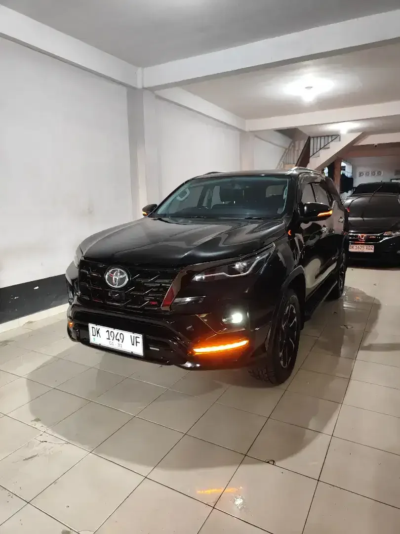 Toyota Fortuner VRZ TRD S pmk 2021 - Image 3 of 9
